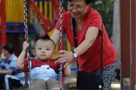 “外甥狗，吃完就走”，外孙和孙子真有不同？为何总被区别对待图片