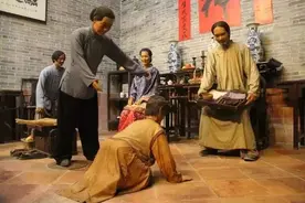 6岁高中模特来鉴宝，同样是干爹送的首饰，差距居然这么大！图片