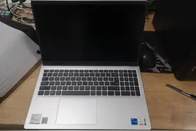 新买的戴尔灵越15-3511收到了，开箱全程，拆机加硬盘图片