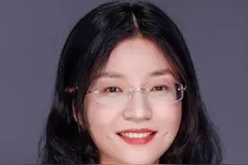 清华32岁美女教授，与韦神共获“青橙奖”，她笑起来有两个小酒窝图片