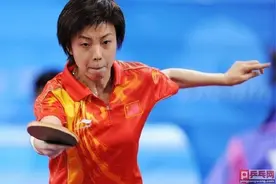 胶皮厚度超4mm，临阵被被迫换拍子，张怡宁硬扛冯天薇图片