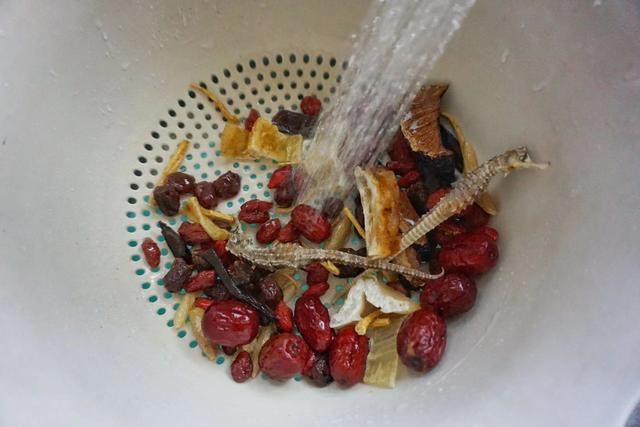 花胶和海马一起炖汤的功效 花胶和海马一起炖汤的功效与禁忌 花胶和海马一起炖汤的功效 花胶和海马一起炖汤的功效与禁忌