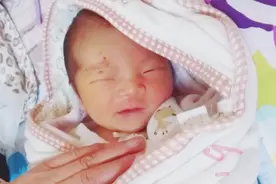 笑得越早越聪明？宝宝微笑三个阶段，跟智力“碾压”没关系图片