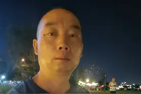 长沙70后教练，四年坚持为他洗澡，“大家以为我是他弟弟”图片