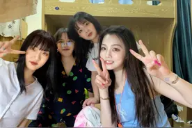 大学女寝遭遇突查，各类“违禁品”真是大开眼界，堪比杂货铺图片