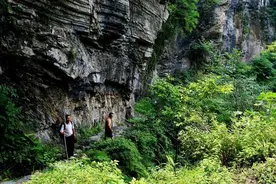 男子因为怕老婆自己独居山洞，如今十年不曾下山图片