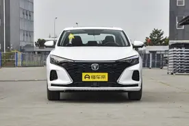 3年保值率63.66%，新长安逸动 PLUS上市，实力如何？图片