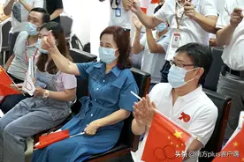 奥运广东首金选手谢思埸父母：为儿子表现打9分图片