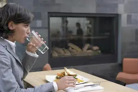 减肥人群想吃甜食，又不想长胖怎么办？提倡：记住三句话放心吃图片