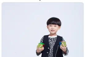 易烊千玺7岁弟弟创世界纪录！近照留西瓜头，五官长开比哥哥还帅图片