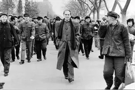 李宁30周年！沙漠里走秀骆驼开道，向国际看齐“打脸”奢侈大牌图片