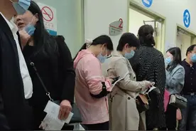 儿媳主动请缨带老公公去看病，好感动啊，不是女儿胜似女儿图片