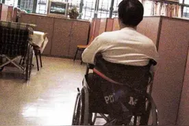 曾媲美张国荣的才子歌手：全身瘫痪也不放弃唱歌，可惜已无人再听图片