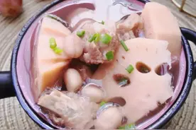 想把莲藕炖得粉烂？教你3招，汤鲜藕糯肉烂，厨房小白也能搞定图片