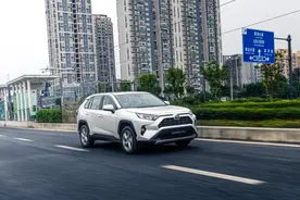 RAV4荣放提车作业：落地究竟多少钱？图片