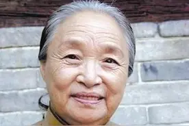 柏青：5岁丧母60岁才出道，去世时千人送别，1年后23岁孙子牺牲图片