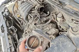 汽车节气门不需要定期清洗，别浪费钱了，修车小伙告诉你正确方法图片