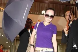 突发！台湾人气名媛酒后倒毙街头终年41岁：女儿目睹整个抢救过程图片