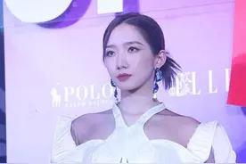 ELLE盛典生图，杨幂身材比例惊人，周笔畅拼性感，刘雨昕竟穿棉服图片