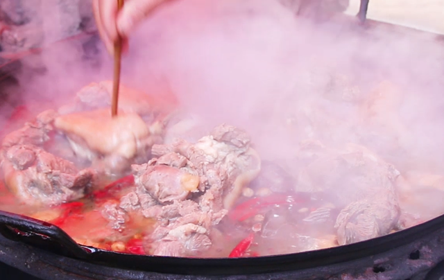 羊肉这样吃才叫爽，配方和诀窍都教给你，羊肉不膻不腻，好吃过瘾