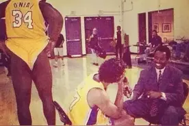 NBA球星最想删掉的照片：霍华德女装大佬，看到詹姆斯忍不住笑了图片