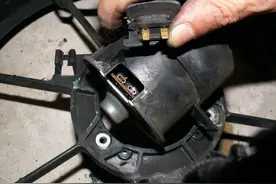 汽车开锅自己维修散热风扇图片