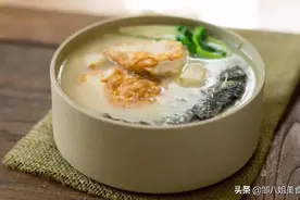 炖鱼汤时，直接加水炖不好喝！做好3个步骤，鱼汤浓白不腥，好喝图片