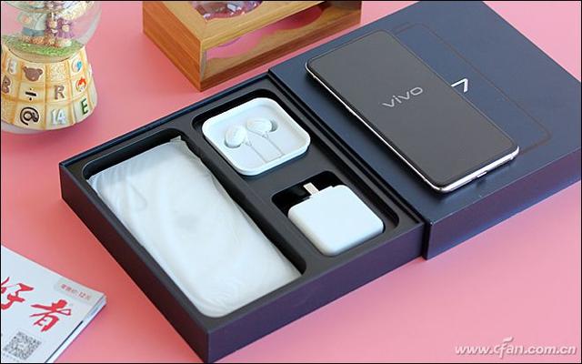 感受升降镜头和零界视野的冲击！vivo X27评测体验
