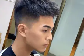 男生去剪发别只会说“两边铲短”了，剪这3款，剪完个性显帅气图片