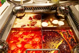 火锅店倒墨汁“以证清白”，却遭网友吐槽：最无聊的障眼法罢了图片