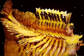 千手观音背后，张继刚隐藏秘密到春晚前夕，最后赢得观众起身鼓掌图片