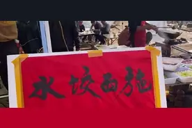 山东拉面哥隔壁的水饺西施爆火，水饺10元一碗，日入上千元图片