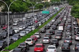 汽车拖去报废时，这4个零件别忘了拆，随便转手一卖能省两箱油钱图片