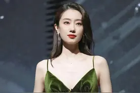 赚走50亿的张小斐又出圈了！埋头搞事业才能被人高看一眼图片