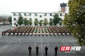 常德武警举行群众性练兵大比武 上演现实版“士兵突击”图片