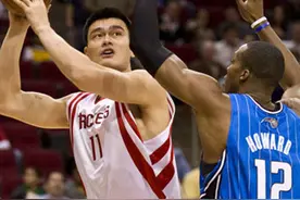 姚明生涯交手霍华德9场，场均23+10！那霍华德呢？差距太大了图片