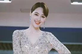 闪闪发光的裙子图片