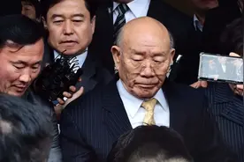 从独裁者到“老赖”，韩国前总统全斗焕的九十年图片