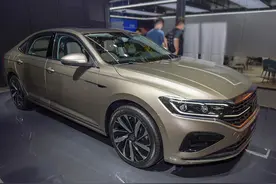 新款帕萨特8月26日正式上市，换装新前脸，车身加长又加重图片