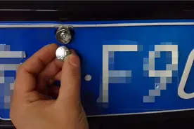 交管问答 | 机动车号牌未安满4颗螺丝是否违规？图片