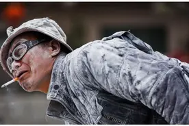 女儿跪求父亲别扛水泥，为何穷人家的孩子更知道孝顺图片