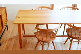 看日本木匠用樱桃木制作餐桌 每个步骤都极其细致 大家觉得怎么样视频封面