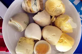 你吃过的农村的寡鸡蛋吗？看着吓人，味道却很不错图片