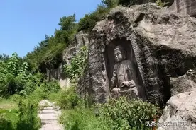 石窟造像见得多，但是佛道造像在一起的极为少见，杭州就有一处图片