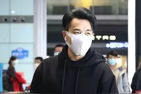 46岁刘恺威久违现身，眼神疲惫老太多，与前妻杨幂境遇大不同图片