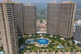 越贴越近！海景房小区两栋楼倾斜，县政府启动应急处置程序！专家论证：不影响结构安全及正常使用图片