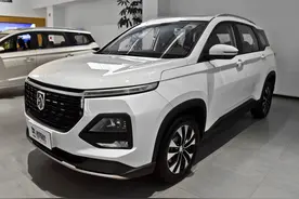 比它实惠的6座SUV可没多少了，还是自动挡，带你看宝骏530图片