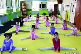 长春市南关区平泉小学有个“励志学院”，没想到还可以这样上课图片