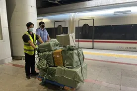 高铁上阵送快递，京津冀打造最快1小时快运服务圈图片