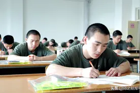 大学毕业生士兵提干与优秀士兵保送有什么异同？图片